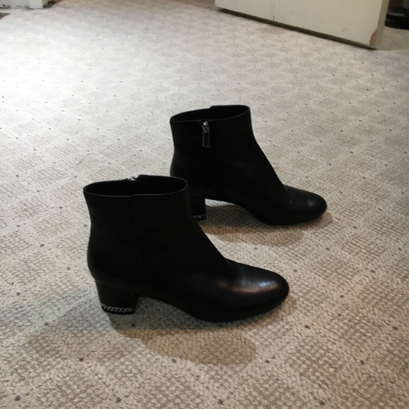 SOLD!! Michael Kors “Sabrina” Leather Ankle Boots. - Picture 6 of 11